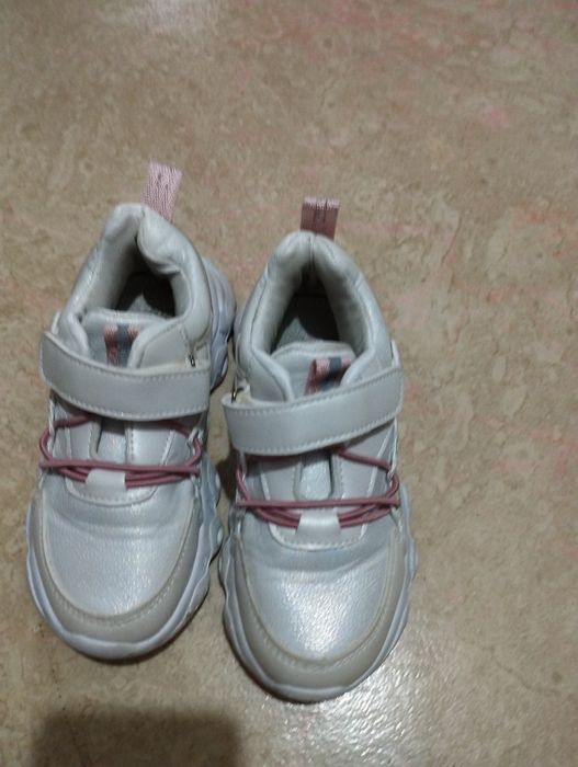 Продам кросовки детские