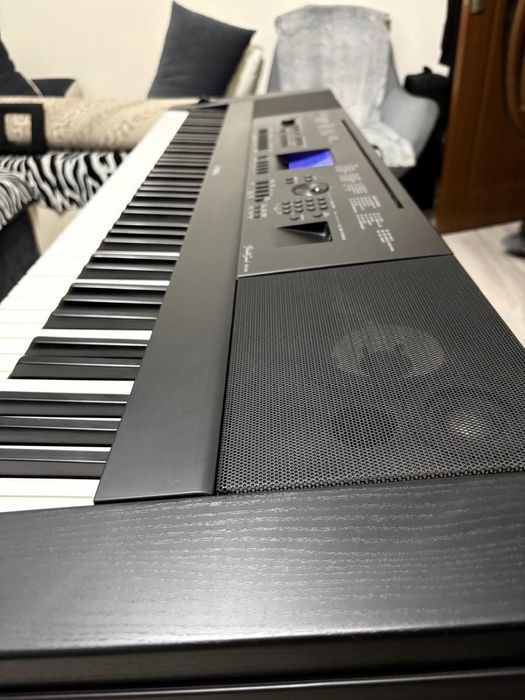 Yamaha Portable Grand DGX-660