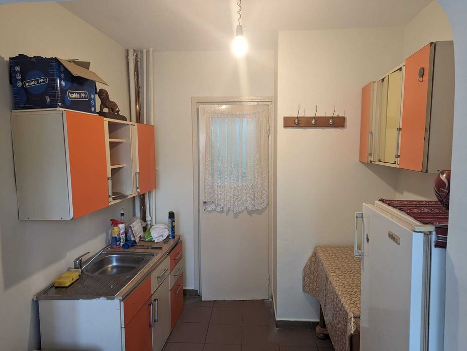 Ofer pt inchiriere apartament cu 1 camera cu centrala ,zona Crihala