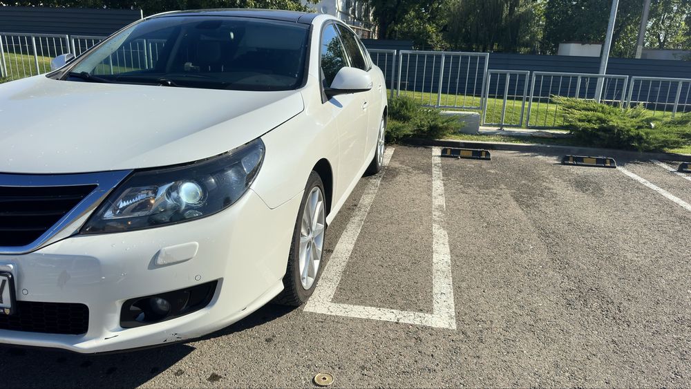 RENAULT Latitude 2012 — imagine 1