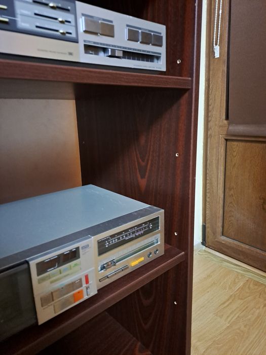 Vând rack pentru aparatură audio