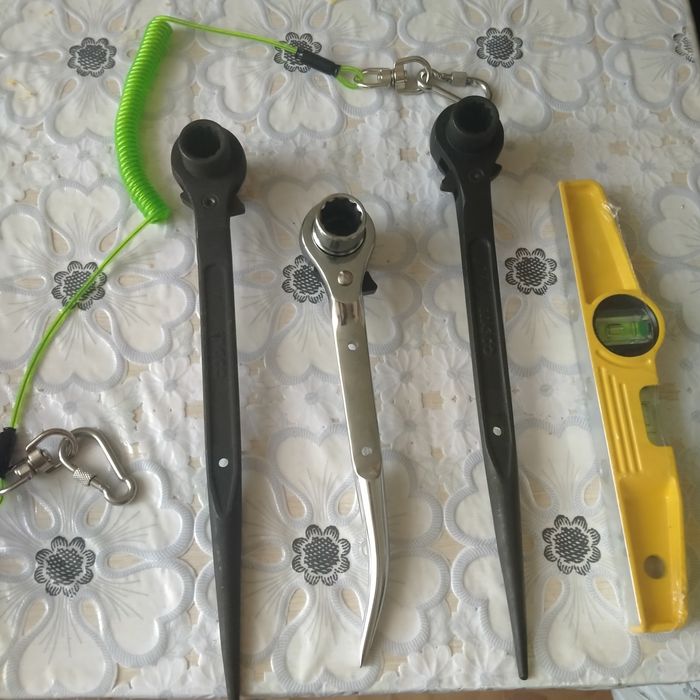 Продаю ключ трищётка 21/14тросик.