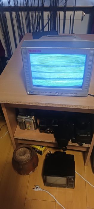 Vind 3 televizoare auto pt colectionari