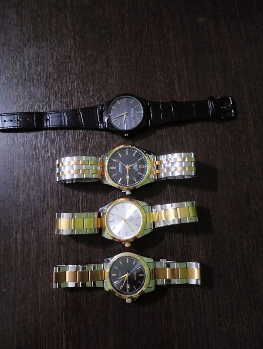 Часы новые продам все 4 часа