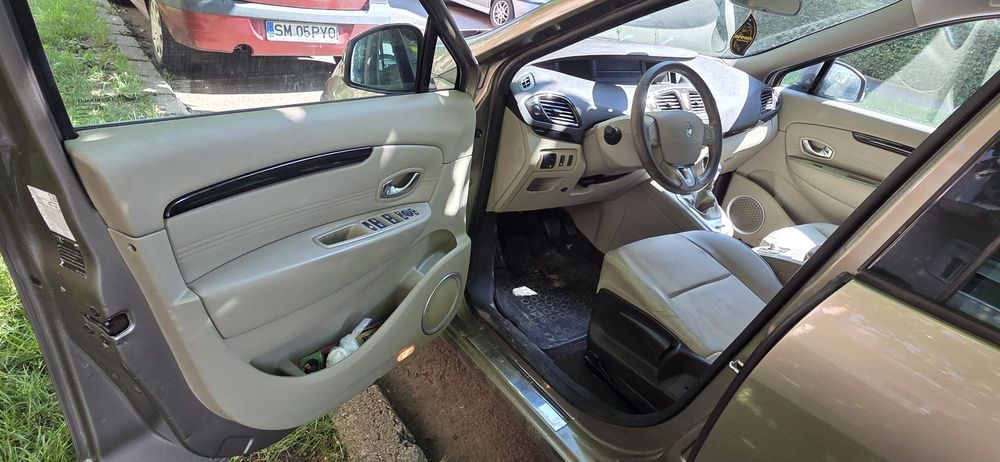 Vând Renault scenic