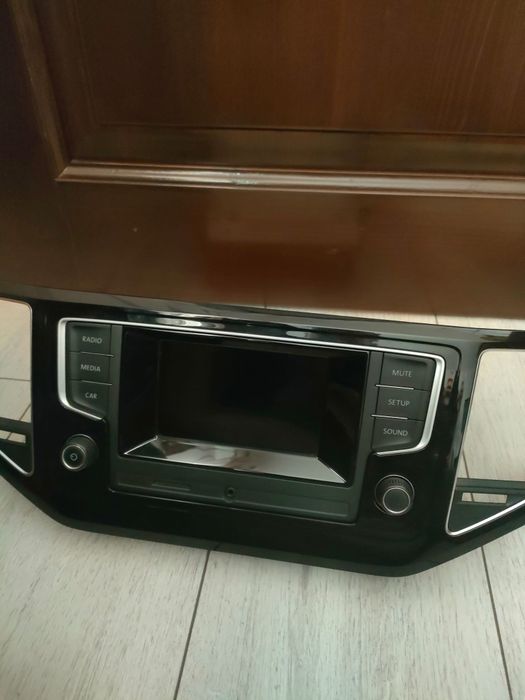 Radio Volkswagen golf 7 cu grila + sigla Volkswagen de la portbagaj