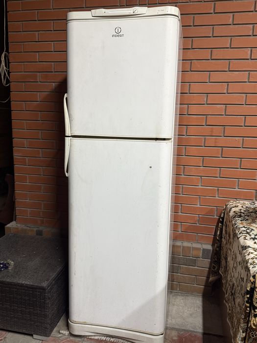 Холодильник Indesit