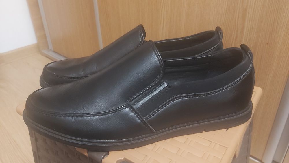 Pantofi din piele ecologica