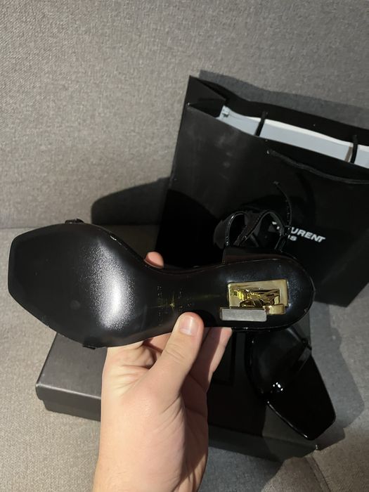 Pantofi Yves Saint Laurent noi marimea 37,38