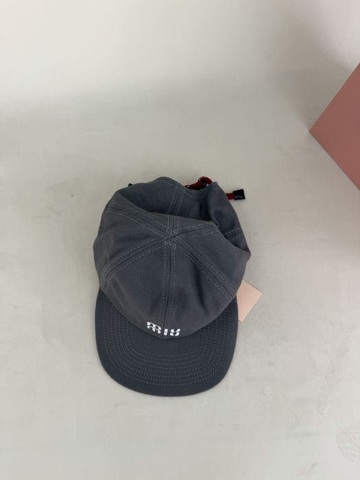 Стилни шапки MiuMiu