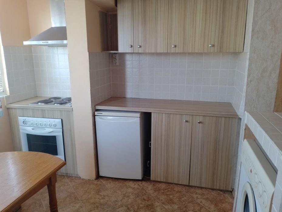 Дава се под наем Двустаен апартамент в Варна, Център - 30 кв.м за 204 € - Снимка #2