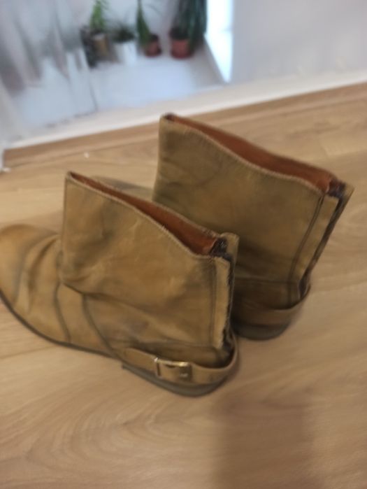 Ghete din piele, purtați foarte puțin!