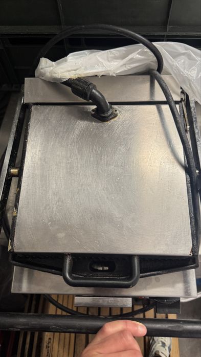 Grill contact / Panini press profesional LINCAT - inox, plăci fontă