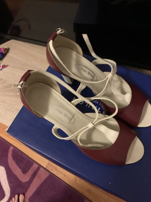 pantofi cu toc din piele