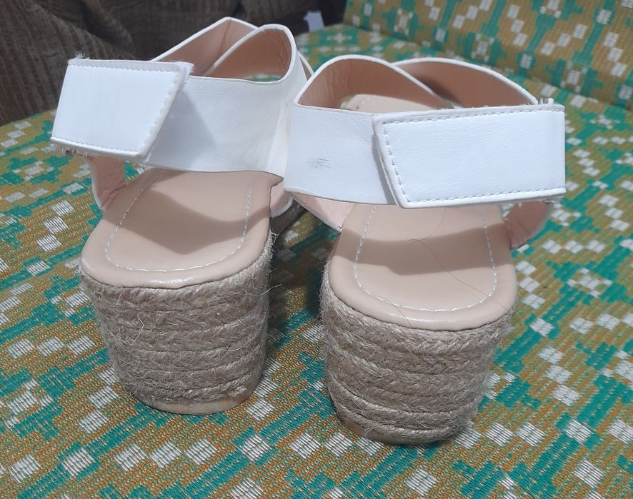 Sandale albe superbi 38-39