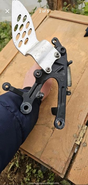 Дясна степенка/конзола за YAMAHA R1 2004