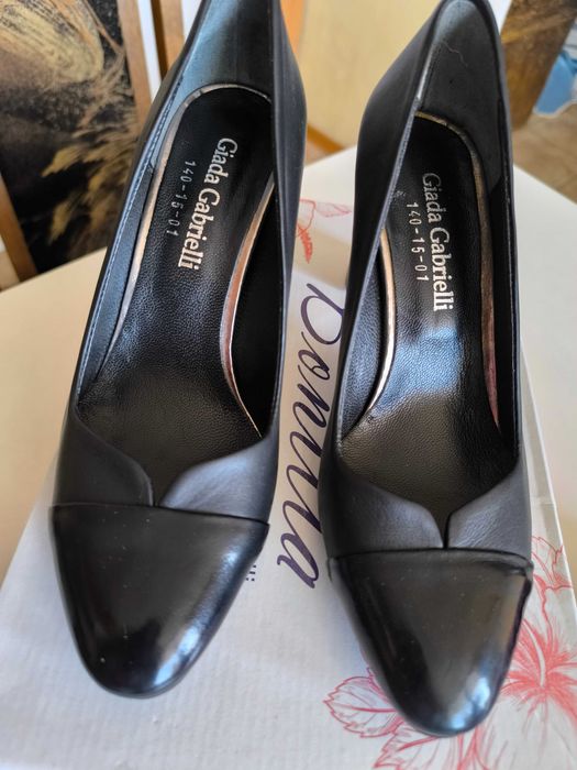 Нови дамски обувки на ток