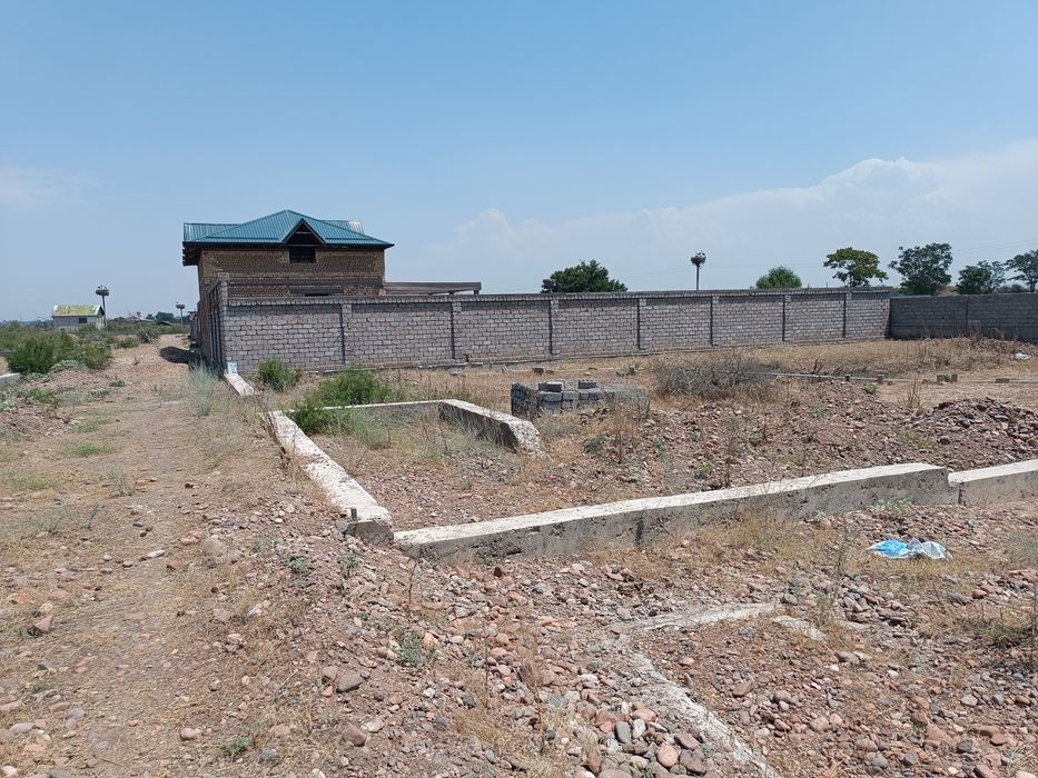 Uchaska 6 sotix sotiladi.