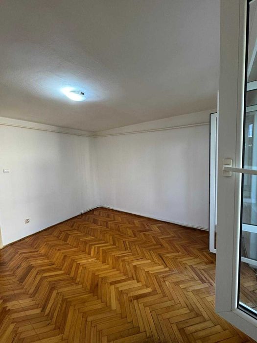 Inchiriez apartament pe botizului 200 euro