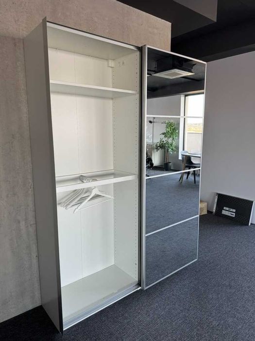Dulap Ikea cu usi glisante si oglinda