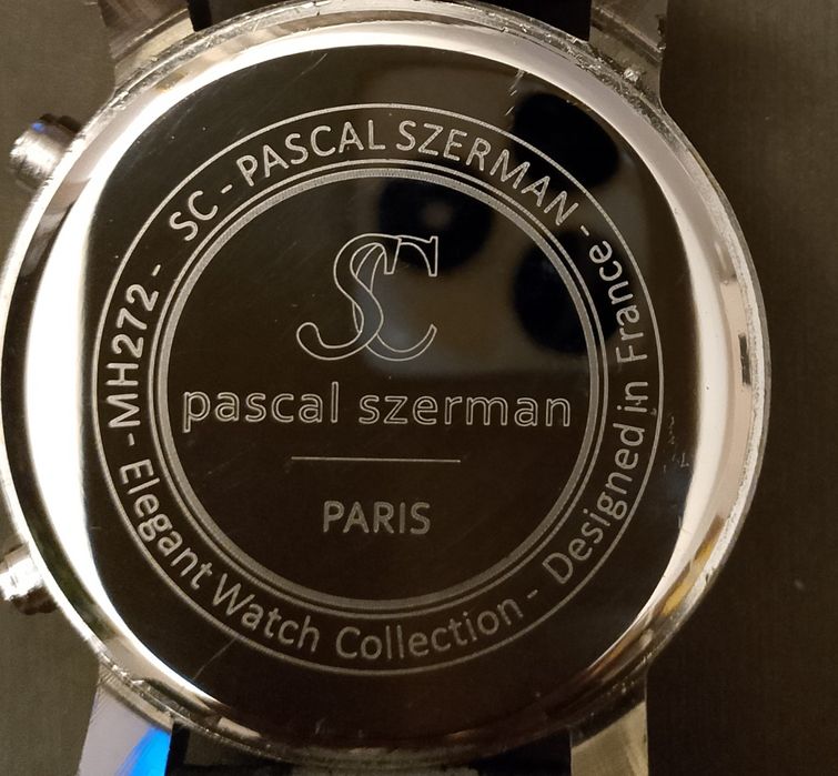 Часовници - настолни и ръчни; стари фотоапарати,броеници, стари телеф.