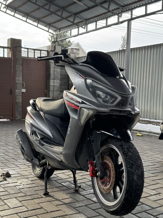 В продаже мопед макси скутер