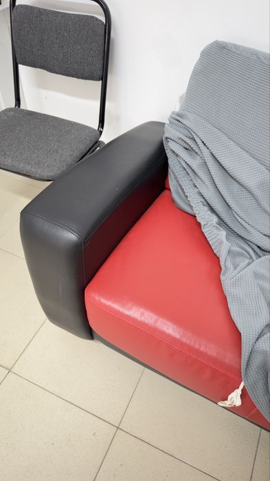 Продам диван не раскладной кожанный