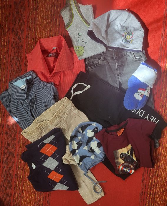 Детские вещи для девочки и мальчика.