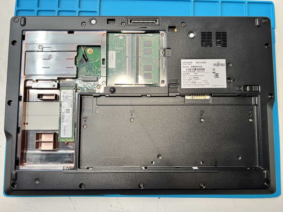 Реновиран лаптоп Fujitsu LIFEBOOK E559 i3-8145U 8GB DDR4 260GB