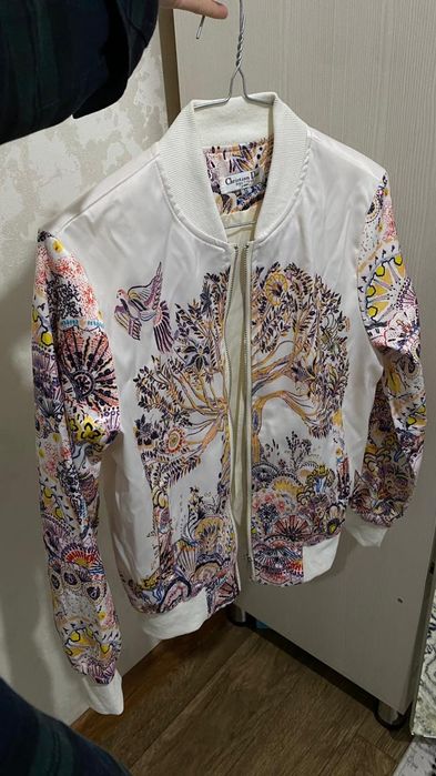 Куртки лв и диор