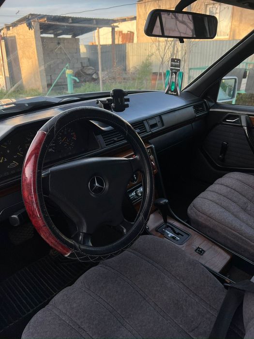 Mercedes-Benz w124