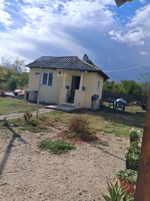 Casa  2 camere. Gliganul de jos jud arges .utilata  45m utili. 700m teren.zona superba pret 1234euroa