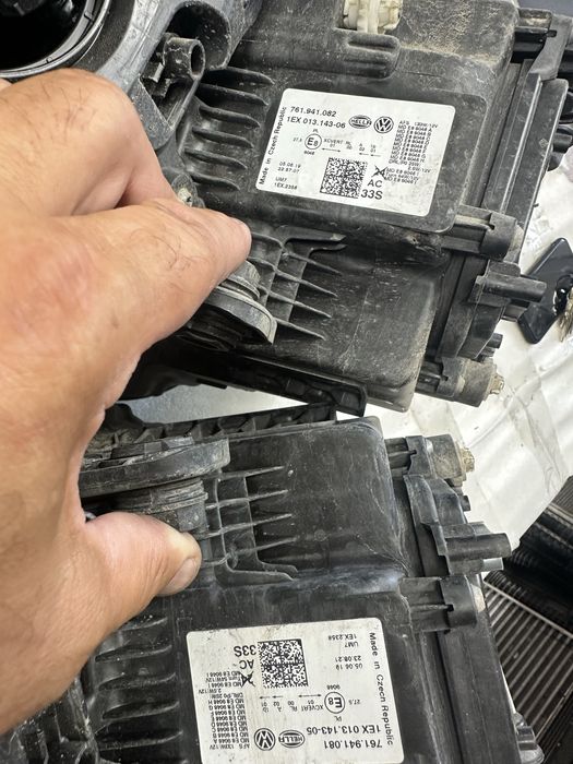 Faruri stânga dreapta vw touareg 3.