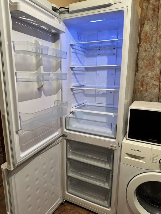 Продам Холодильник и стиралка Samsung