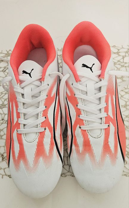Ghete de fotbal cu crampoane marca Puma Ultra originale 36