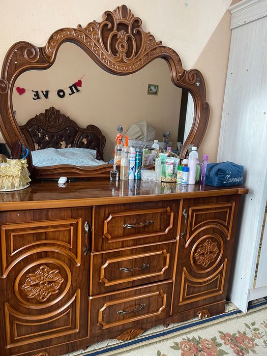 Mebel komplekt sotiladi