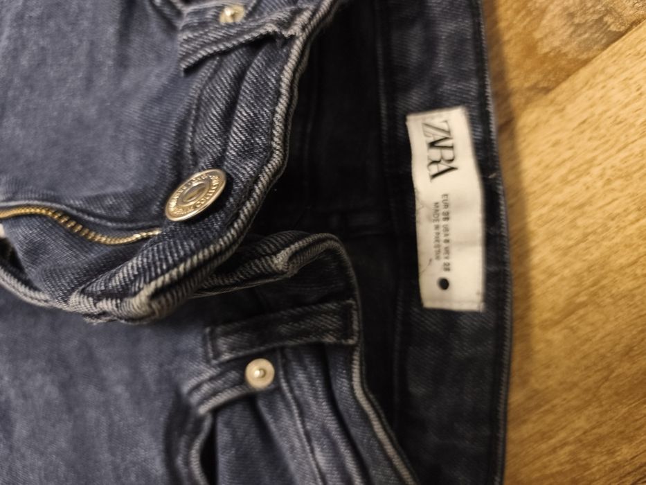 Blugi elastici Zara mărime 36 skiny cu talie înaltă albastru închis spre negru