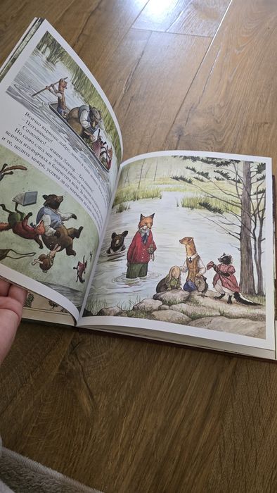 Продавам две музикални книжки в добро състояние, кутия с кубчета и още една книжка в отлично състояние