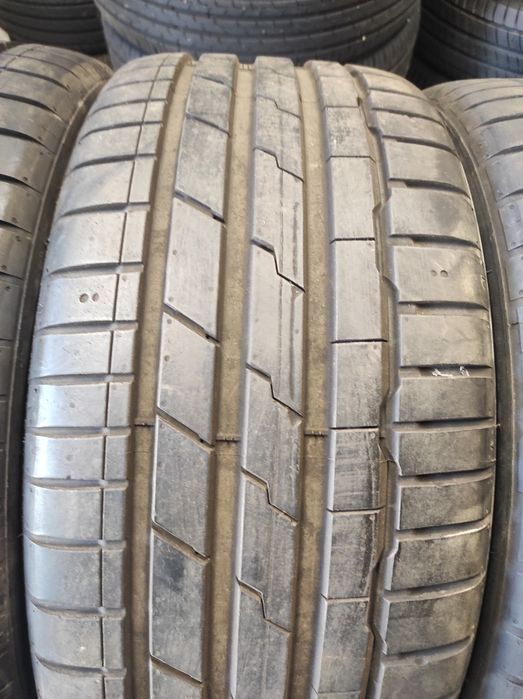 255/35/20 Hankook