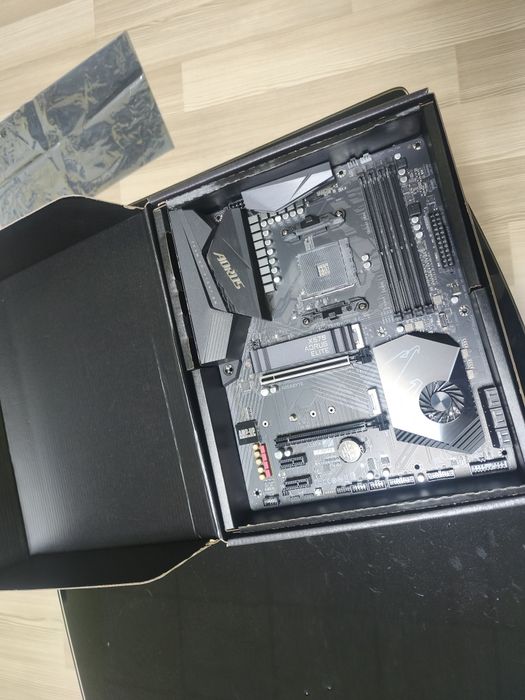 Placa de baza Am4 x570 Aorus Elite Gigabyte  ddr4