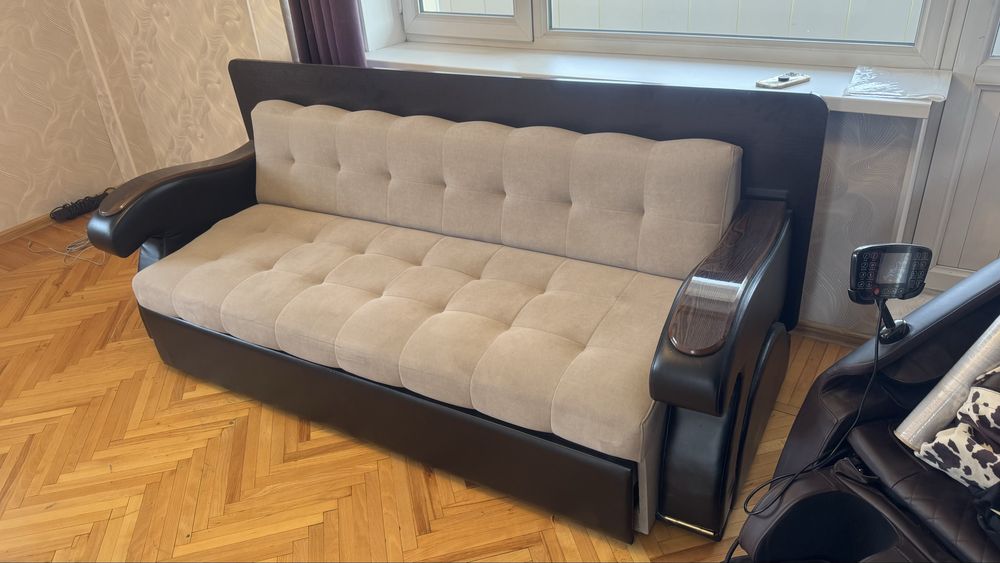 Диван , раскладывается в стол