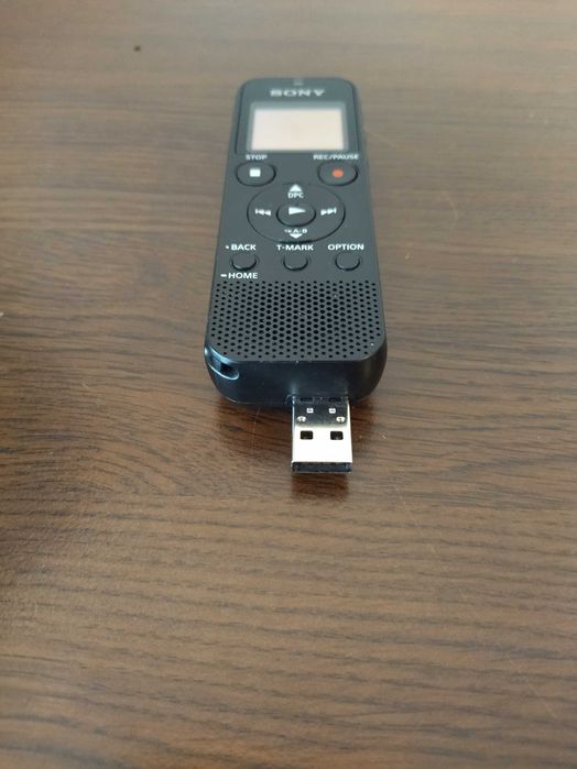 Продавам цифров диктофон Sony ICD-PX470
