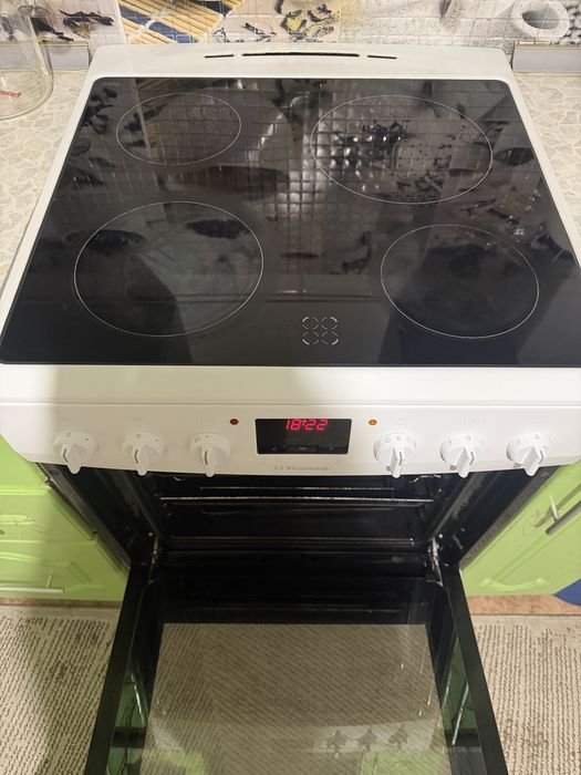 Продаю электроплиту