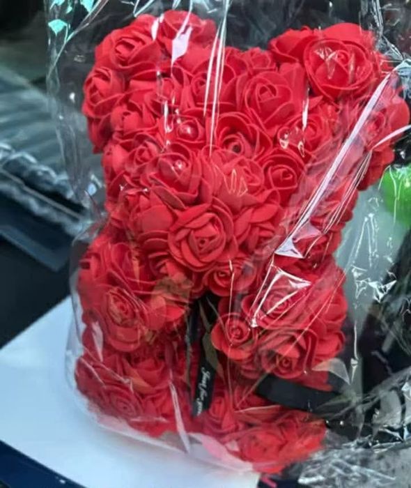 Мече от рози за свети Валентин