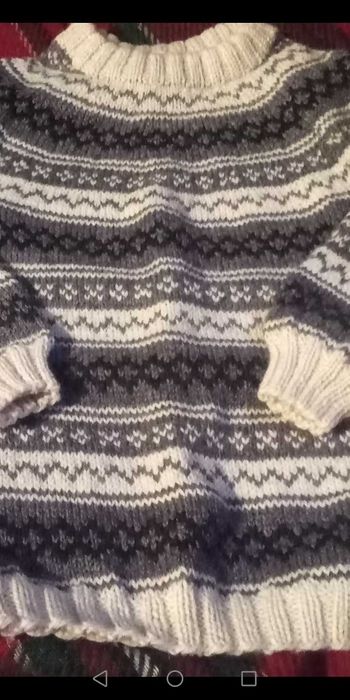 Ръчно плетена 100 процента вълна детска блуза