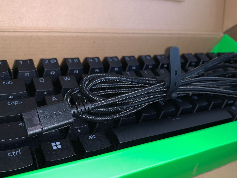Razer Huntsman Mini Purple Switch + Ергономична Wrist Rest