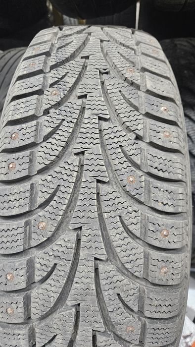 Продам пару шин 205/70/15