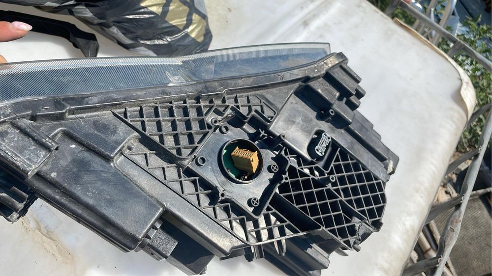 Фар за Skoda Superb 3