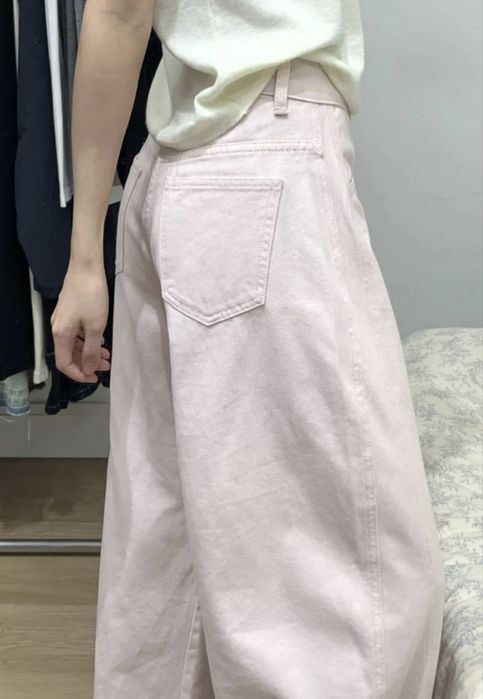 Нежно розовые джинсы