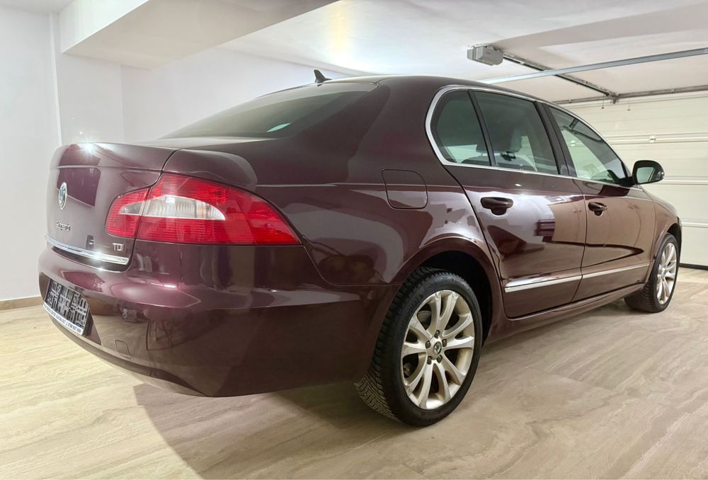 Skoda Superb 2.0TDI 140Cp Model 2011 DSG automata ,dotari foarte bune